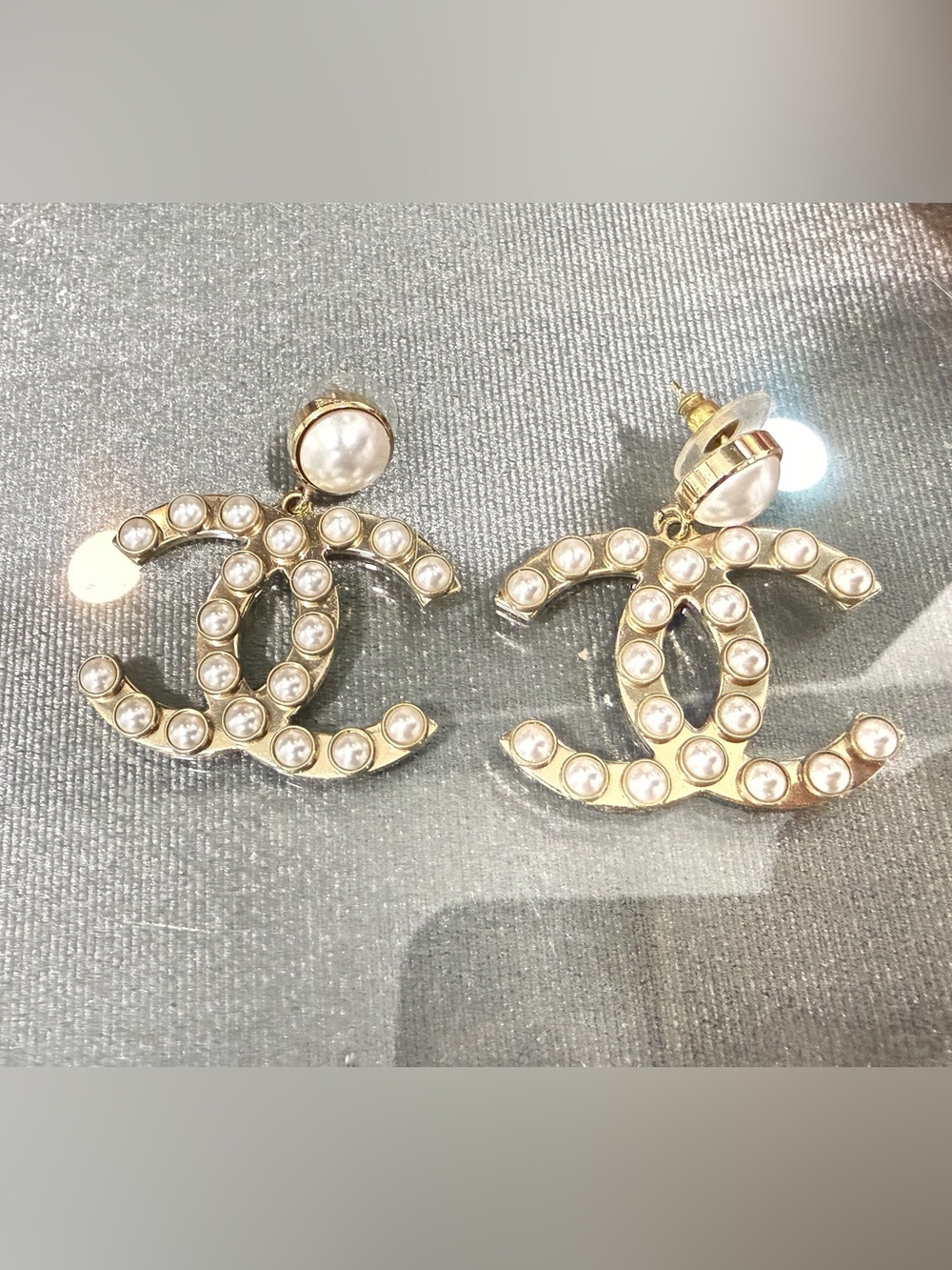 CHANEL Gold CC Logo Pearl Drop Earrings 100%AUTH 21S Large NIB Dangling Earrings - Picture 4 of 10